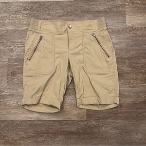Athleta Khaki Burmuda Shorts Zip Pockets Women's Size 6